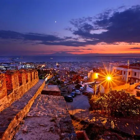 Fab Maisonette 100m2 - Private Courtyard - Jk 7towers -old Center * Saloniki