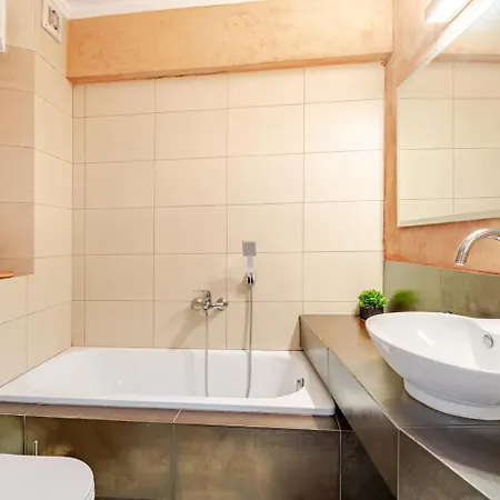 Fab Maisonette 100m2 - Private Courtyard - Jk 7towers -old Center Lejlighed Thessaloníki