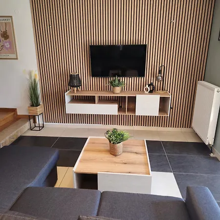 Fab Maisonette 100m2 - Private Courtyard - Jk 7towers -old Center Lejlighed Thessaloníki